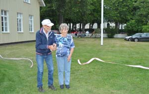 Weine Pettersson och Gunvor Johansson Bandet klippt